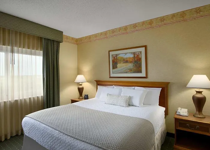 Hotel Embassy Airport Convention
