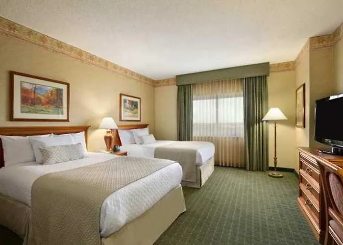 Hotel Embassy Airport Convention 3*