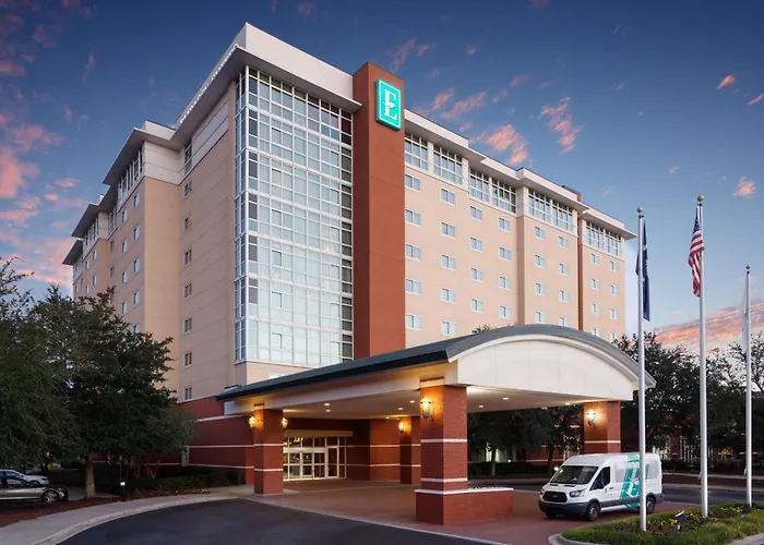 Embassy Airport Convention Hotel 3*