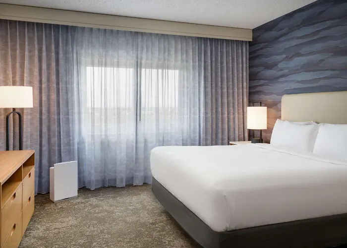 Hotel Embassy Airport Convention 3*
