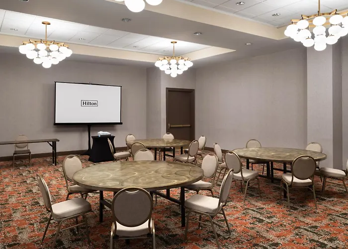 Hotel Embassy Airport Convention 3*