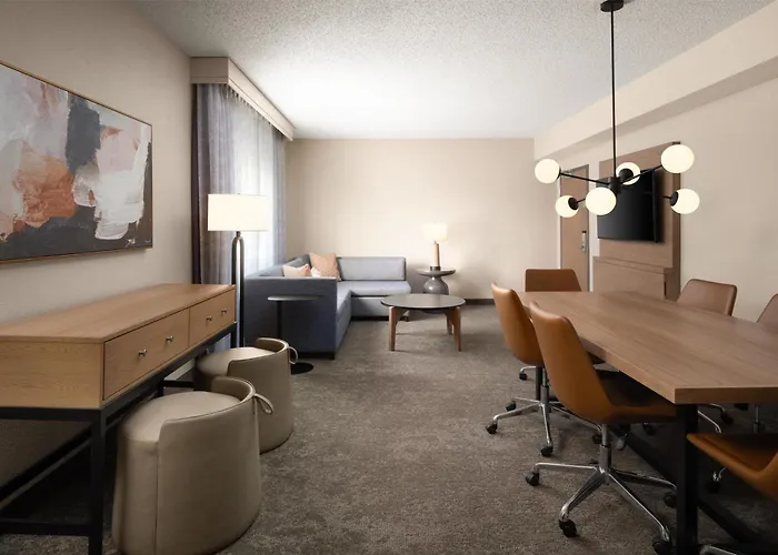 Hotel Embassy Airport Convention 3*
