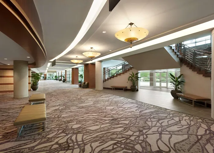 Embassy Airport Convention Hotel 3*