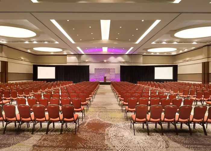 Hotel Embassy Airport Convention 3*