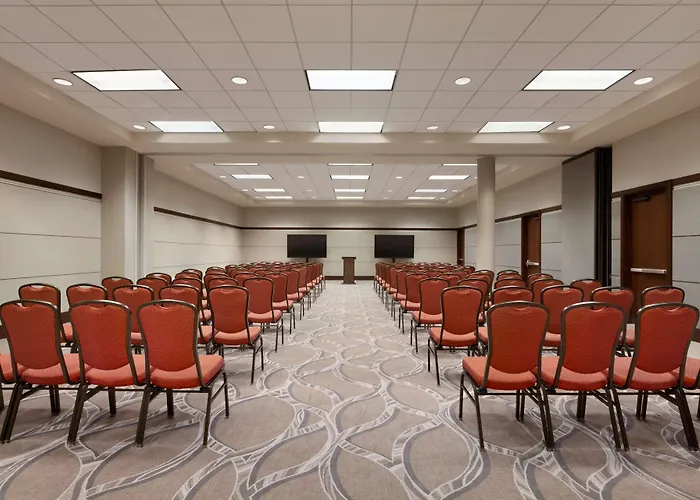Embassy Airport Convention Hotel 3*