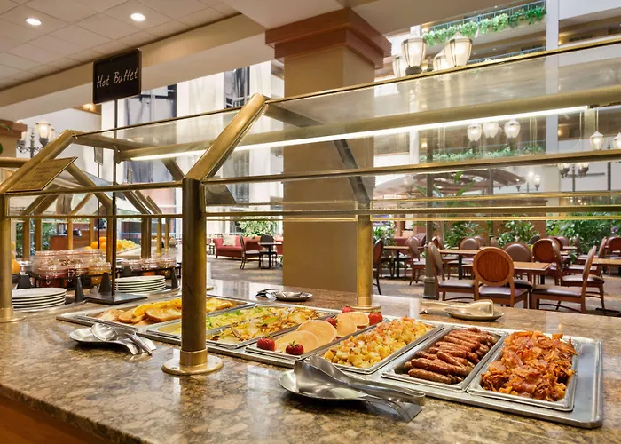 Embassy Airport Convention Hotel 3*