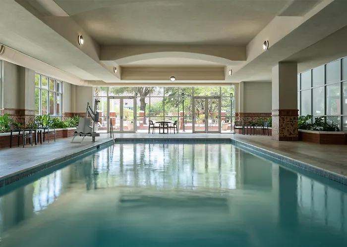 Embassy Airport Convention Hotel 3*