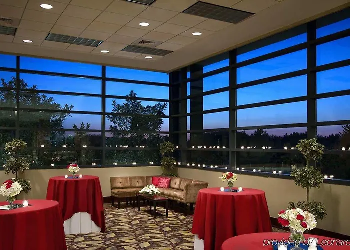 Embassy Airport Convention Hotel 3*